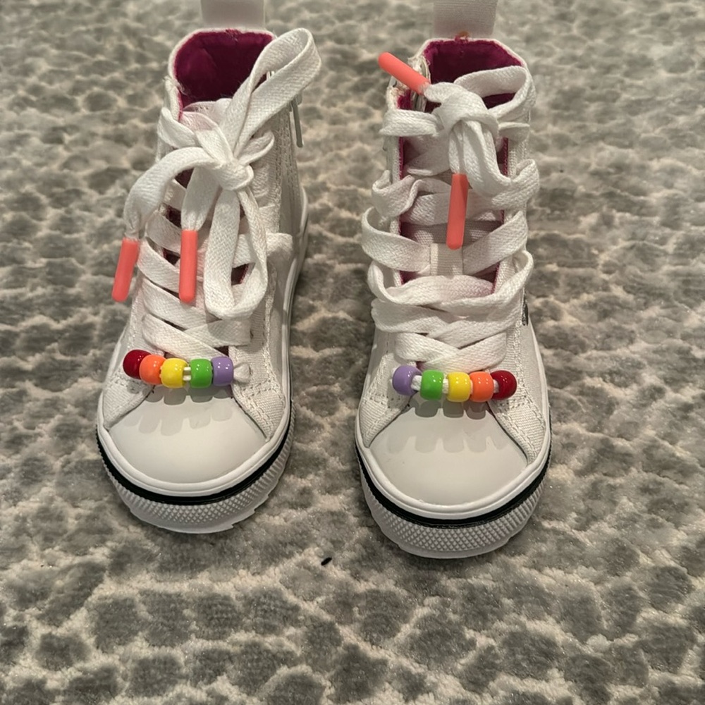 Steve Madden size 6 NWOT high top sneakers with beads and designs